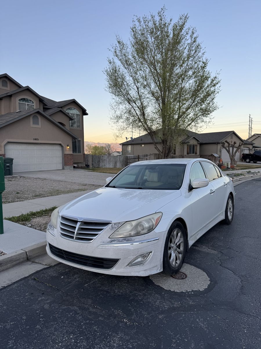 2013 HYUNDAI GENESIS