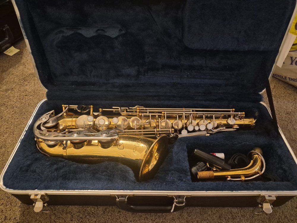 Vito (Yamaha) Alto Saxophone Sax with Warranty
