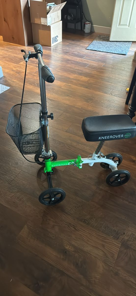 Knee scooter