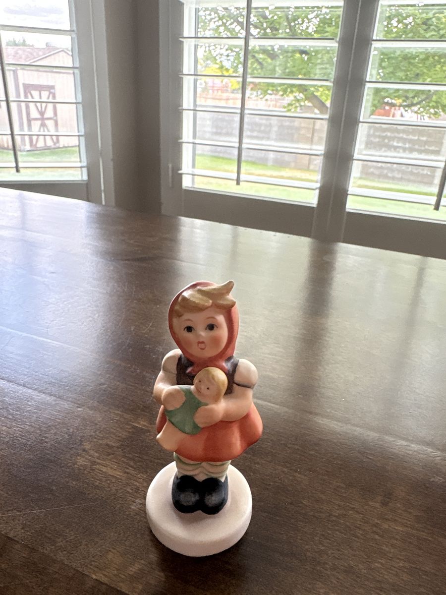 Little Hummel girl got in Germany