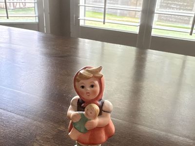 Little Hummel girl got in Germany