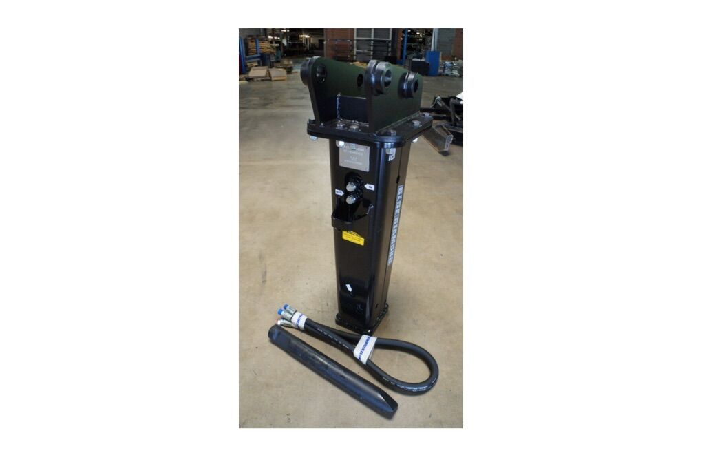 EXCAVATOR MOUNT HYDRAULIC BREAKER