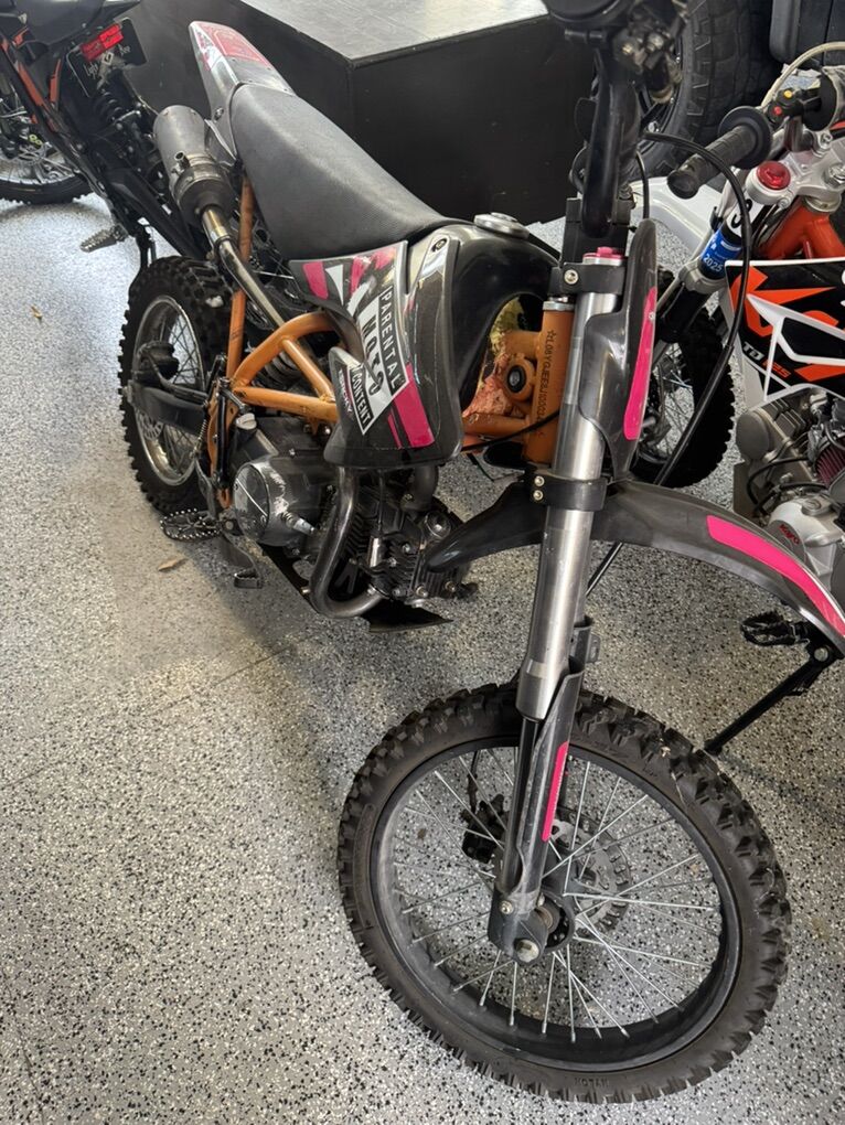 Apollo DB-X14 125cc dirt bike