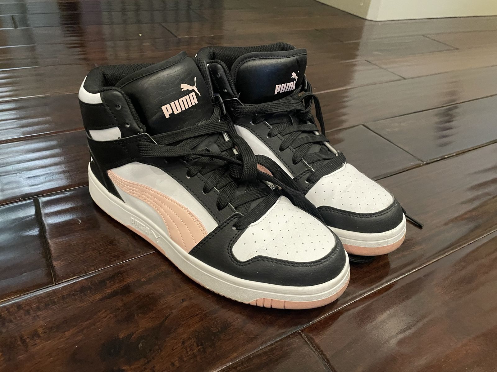 Women's Puma Size 9 Shoes