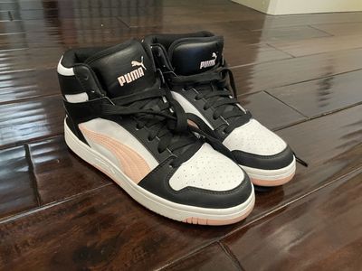 Women's Puma Size 9 Shoes