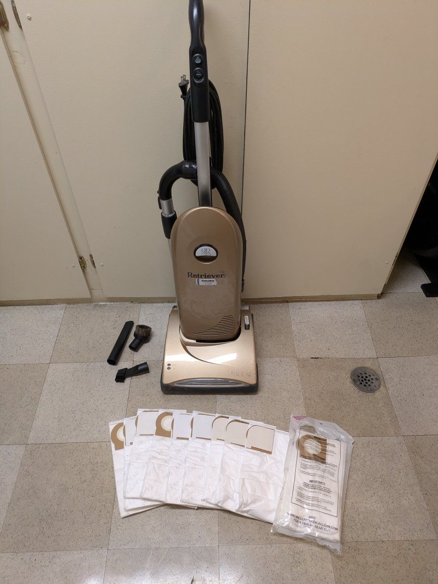 Riccar Retriever Gold Upright Vacuum Cleaner R800 with Attachments & New Bags
