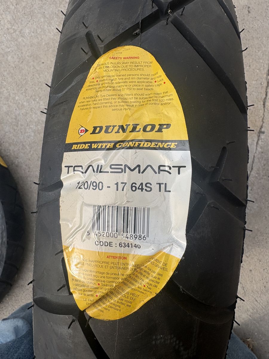 2 Dunlop tires