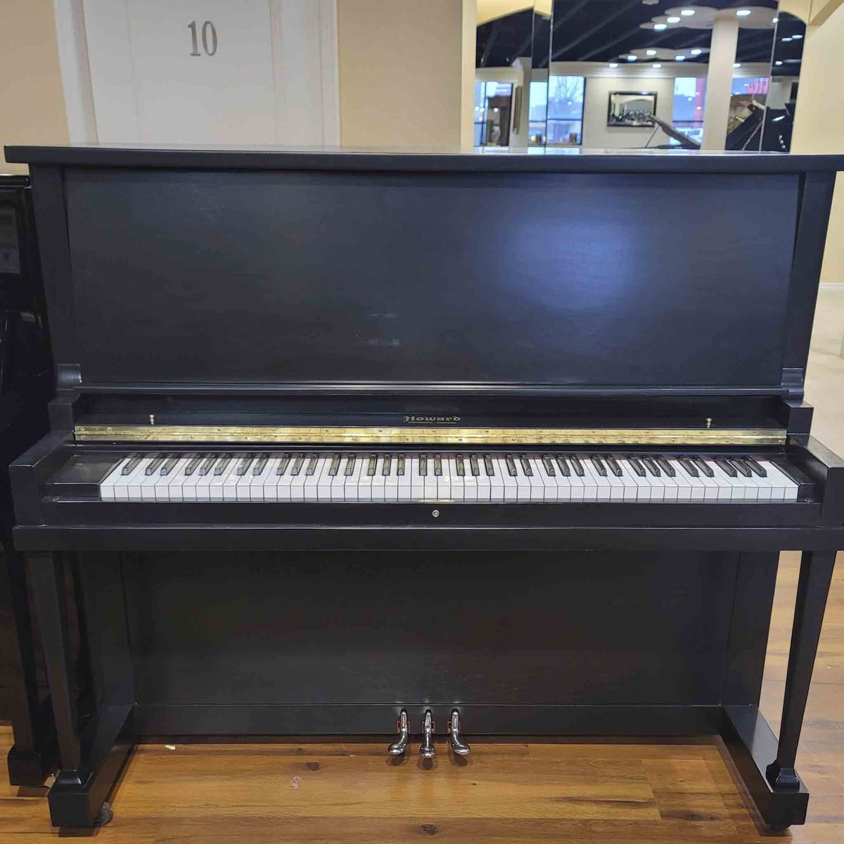 UNIQUE LIKE-NEW UPRIGHT PIANO