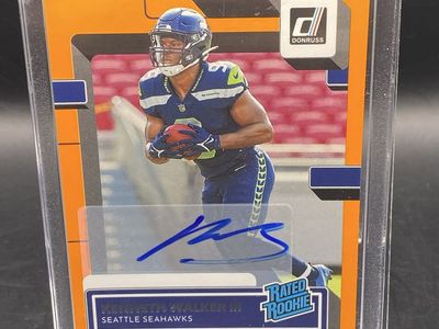2022 Donruss Kenneth Walker III Rated Rookie Autograph Football Card - Seattle Seahawks