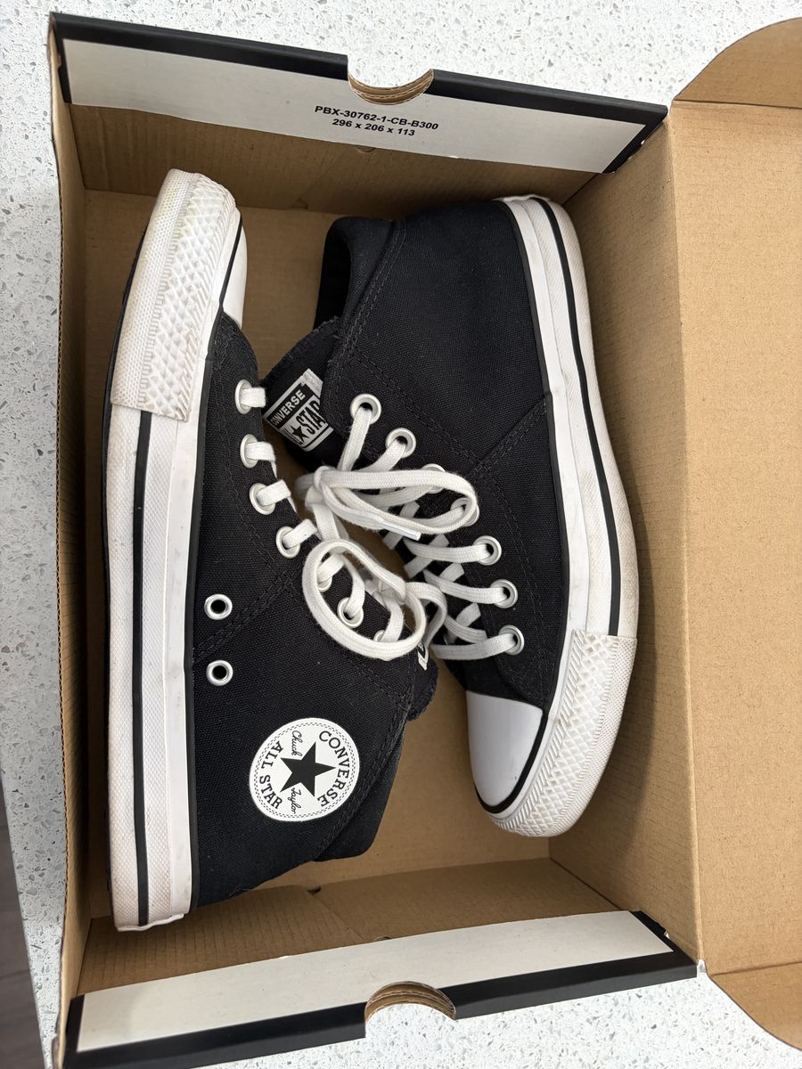 Converse mid tops woman’s 8 like new in box