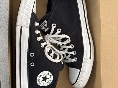 Converse mid tops woman’s 8 like new in box