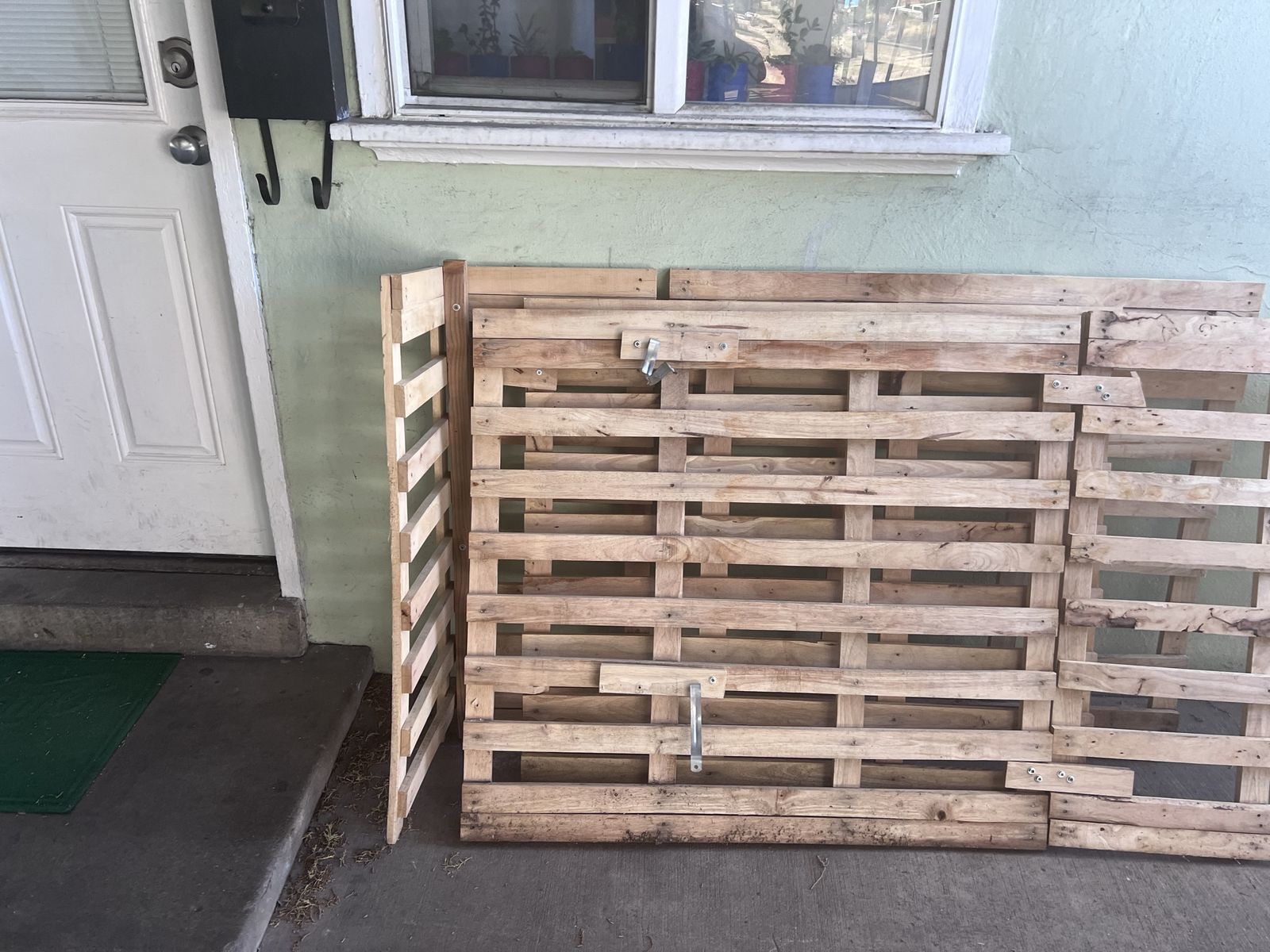 Custom Wooden Pallet Fence for Outdoor Enclosures - Rustic Natural Wood