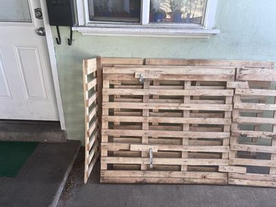 Custom Wooden Pallet Fence for Outdoor Enclosures - Rustic Natural Wood