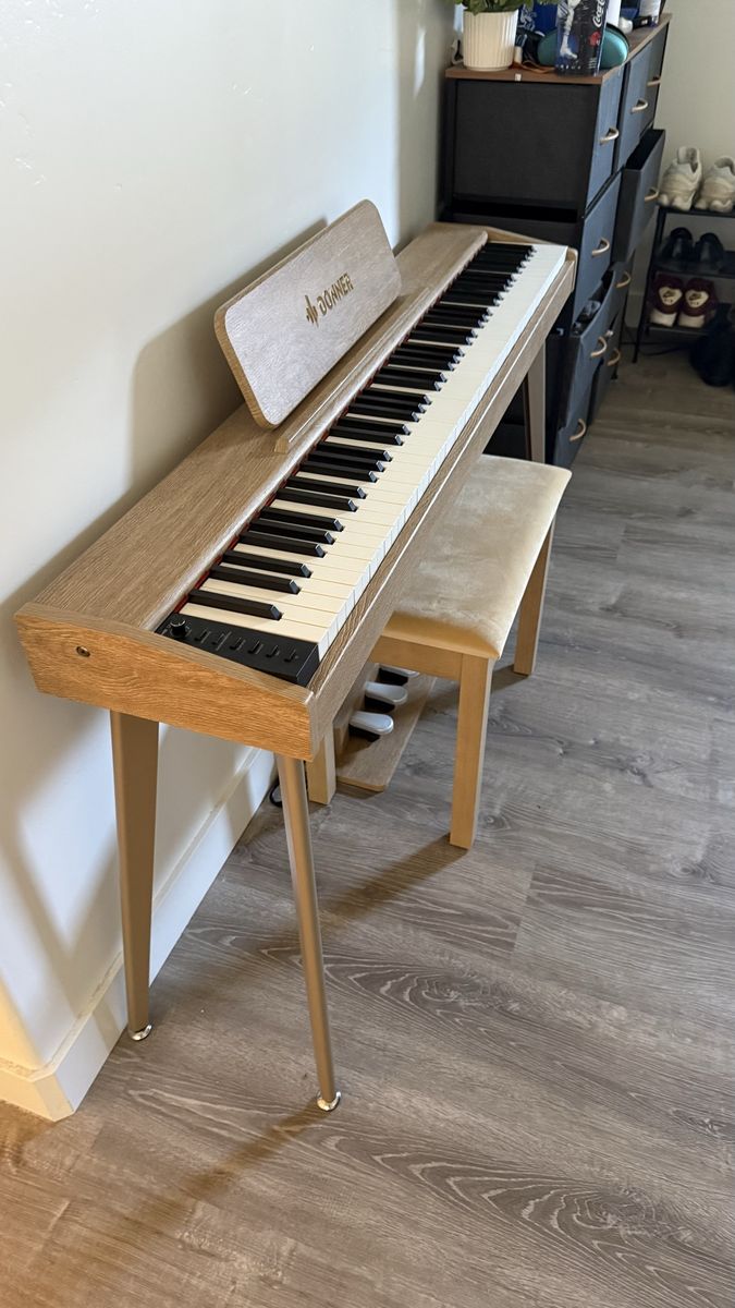 Donner Piano w chair