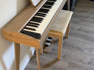 Donner Piano w chair