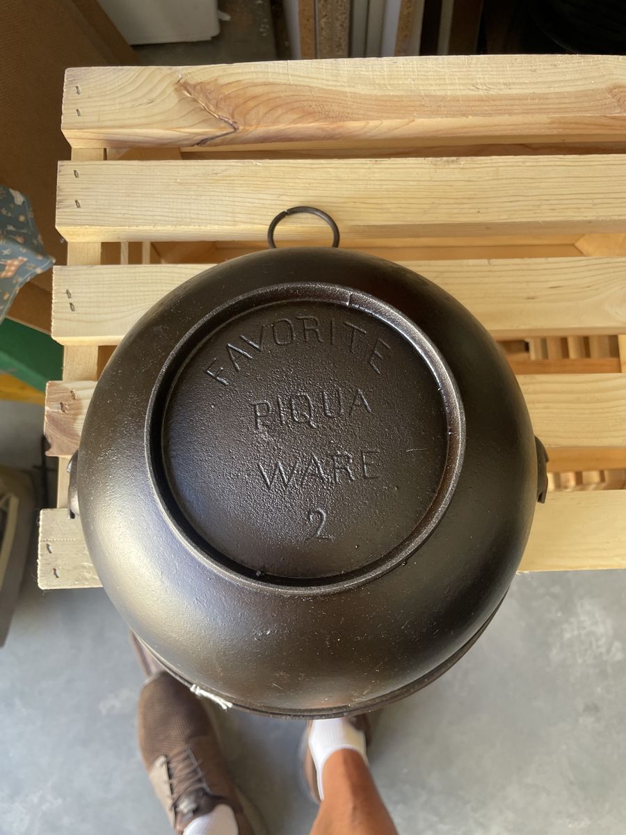 Vintage Favorite Piqua Ware No. 2 Cast Iron Pot Kettle Dutch Oven w/ Bail Handle