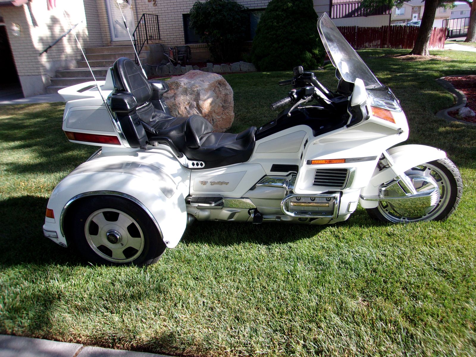 1997 HONDA GOLDWING GL1500 SE W/CALIF. SIDE CAR TRIKE KIT, ONLY 30K MILES, EXCELLENT