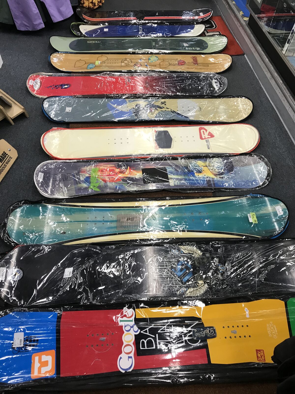 10 Used snowboard 40 or 50 bucks each SIZE 140 TO 165