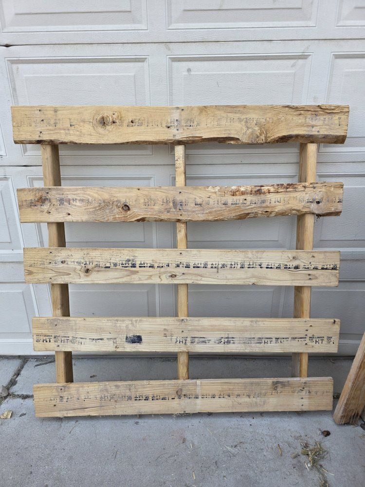 3 free pallets