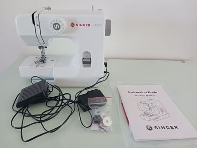 Singer M1000 sewing machine