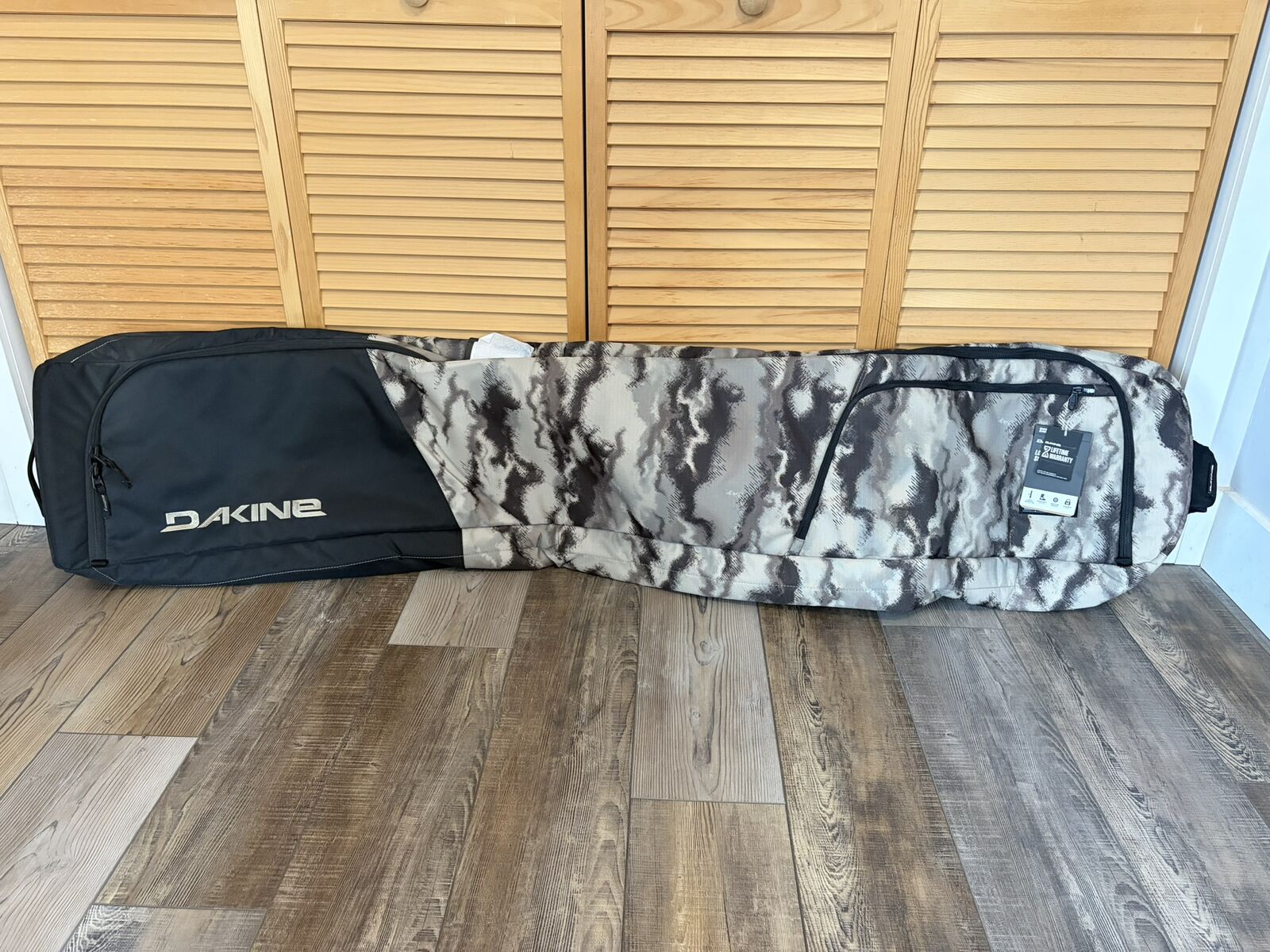 NEW with TAGS, Dakine Low Roller Snowboard Travel Bag, 165 cm