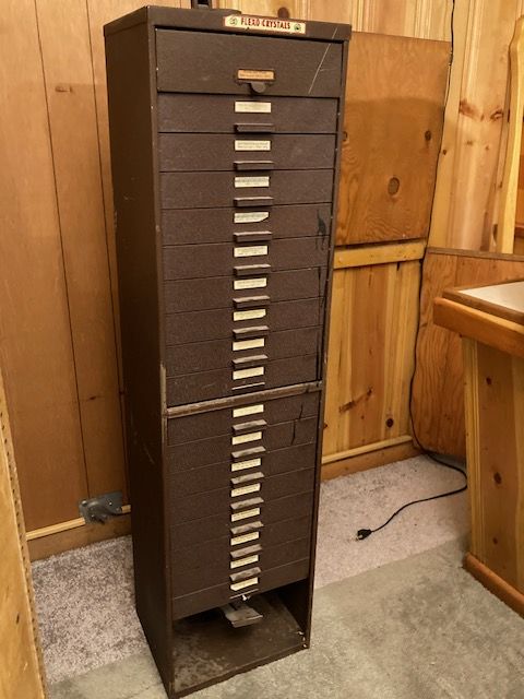 Authentic Vintage Flexo Crystals Watchmaker's17-Drawer Stand-Alone Metal Cabinet from the 1940's - 1950's.