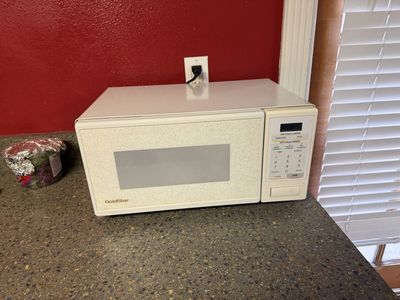 Vintage GoldStar Countertop Microwave White