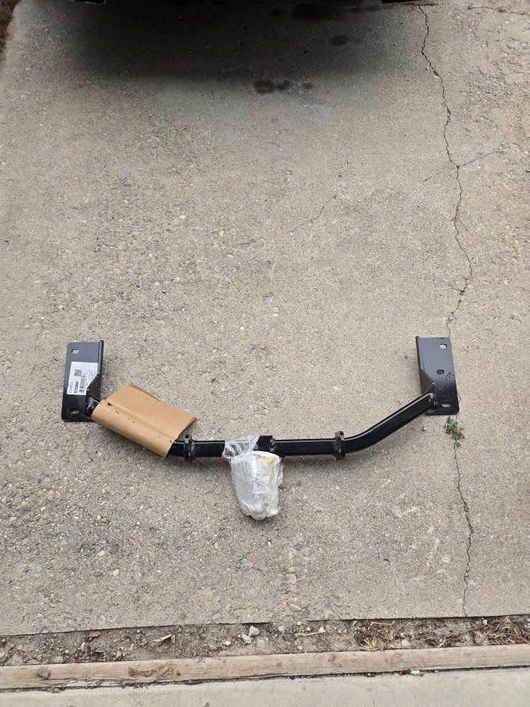 CURT 11431 Class 1 Trailer Hitch - 1-1/4" Receiver for Ford Focus