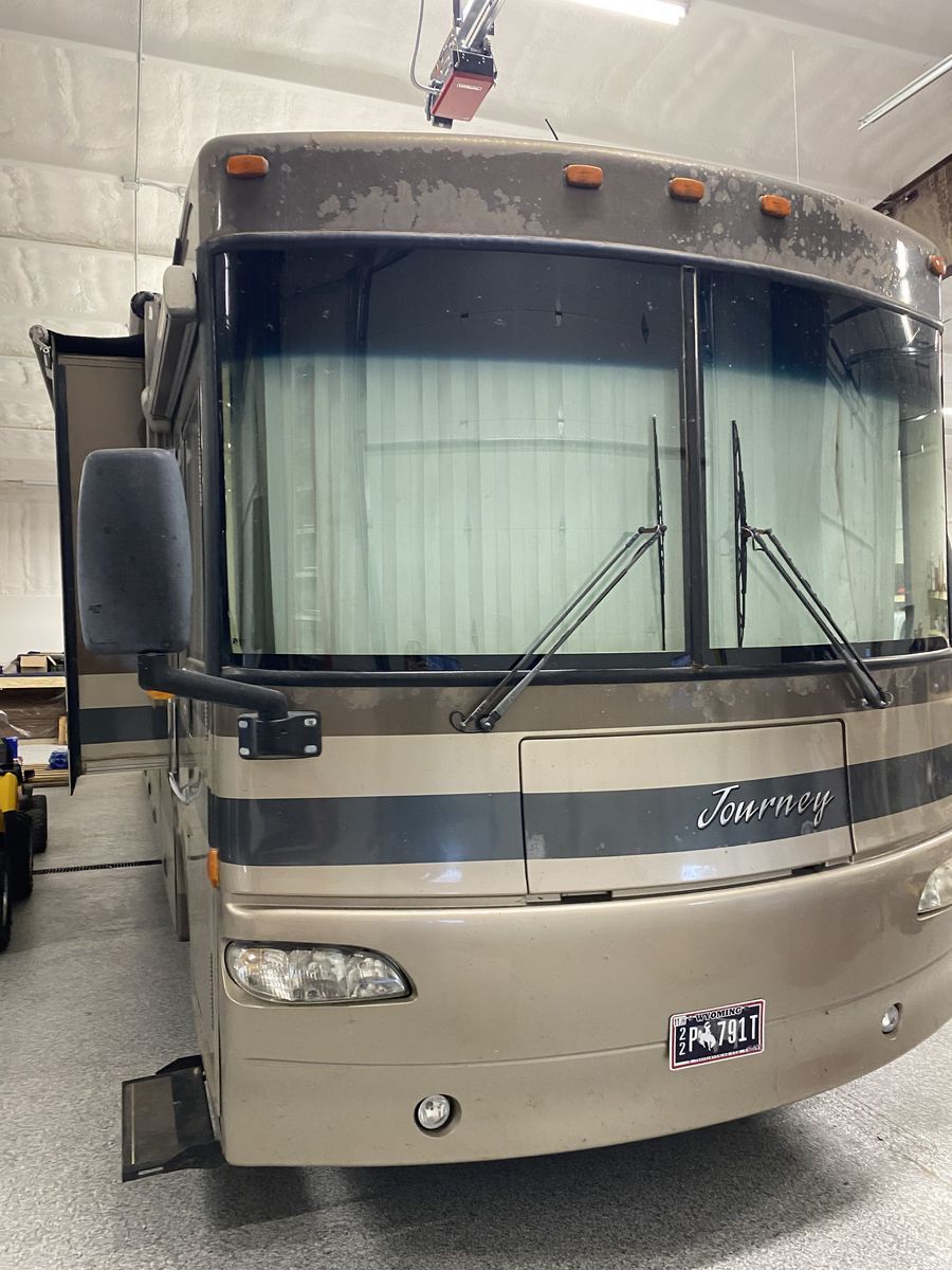 2005 Winnebago Journey 39K