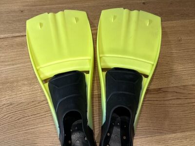 Snorkel, Diving, Swimming Fins Size M 20in long