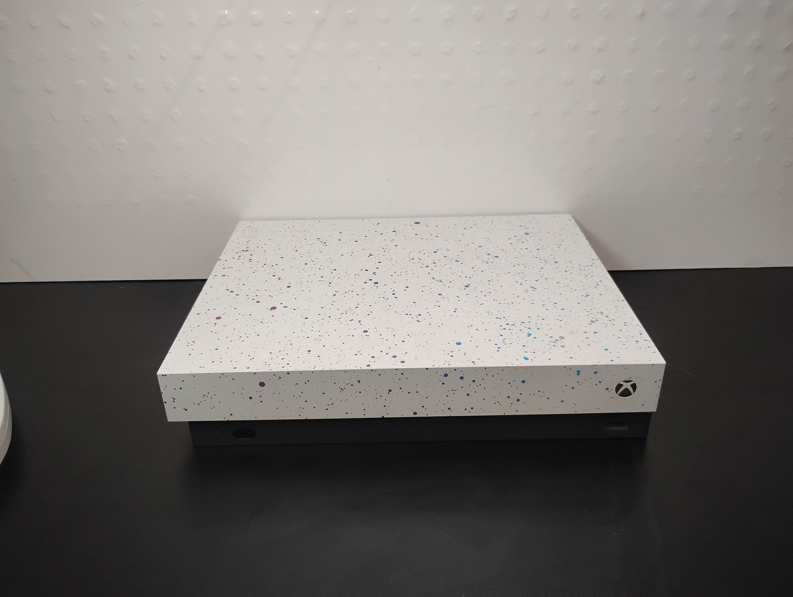 XBOX One X (MOD 1787) 1TB Console with 2 Controllers