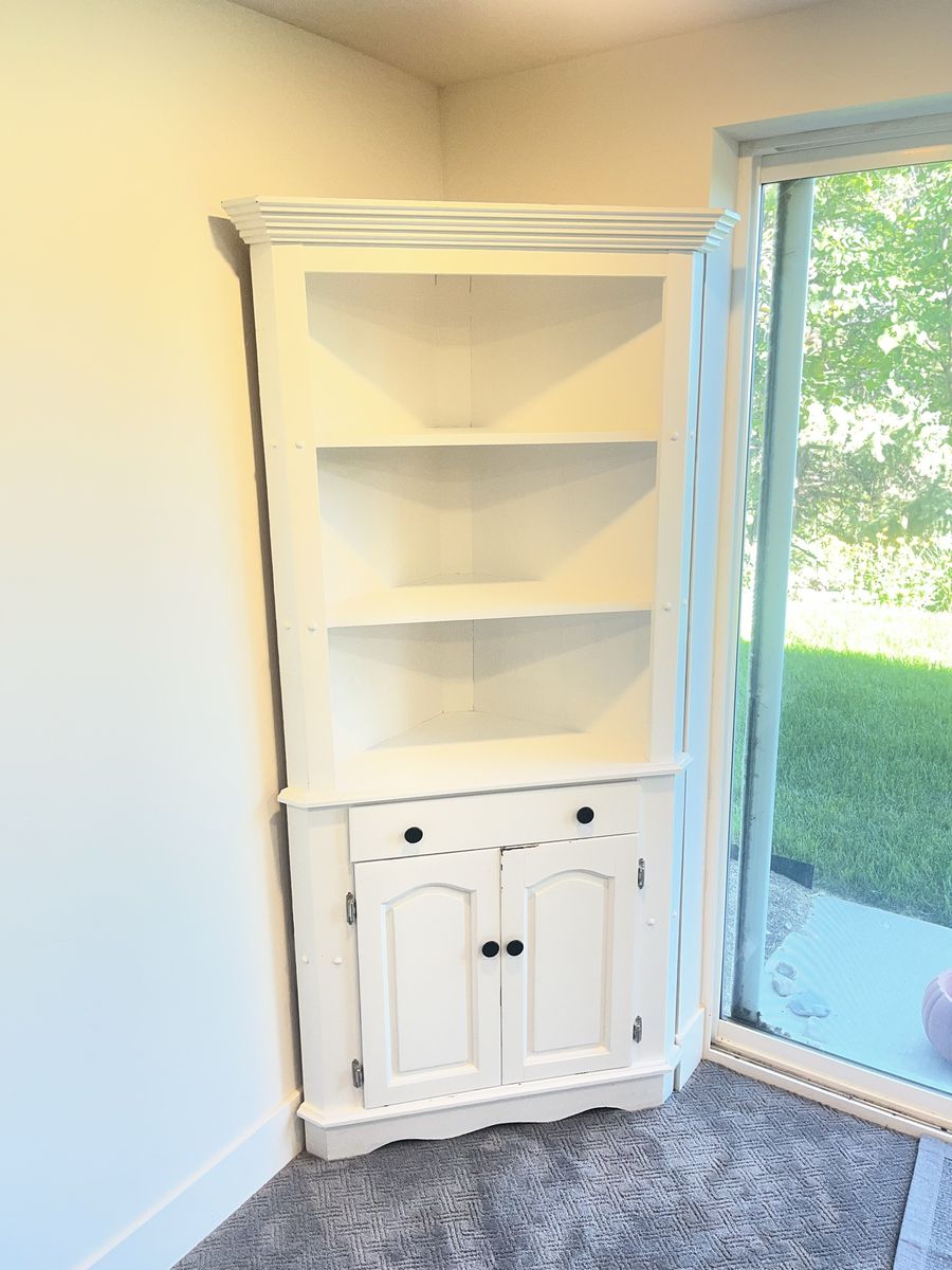 Corner shelf