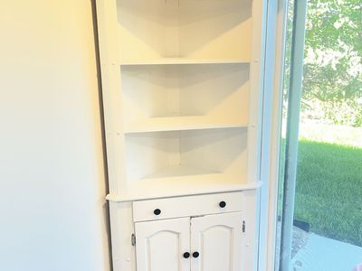 Corner shelf