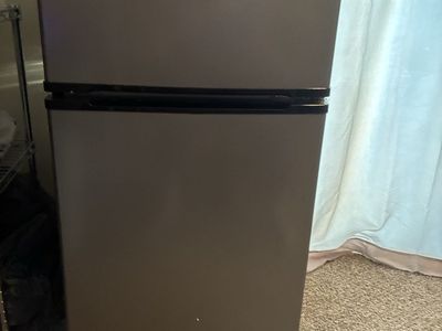 Mini fridge and riser