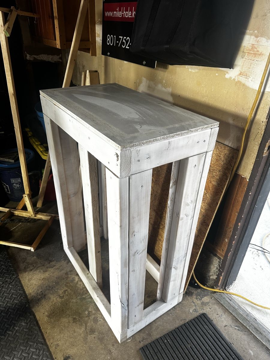 Aquarium stand or terrarium stand