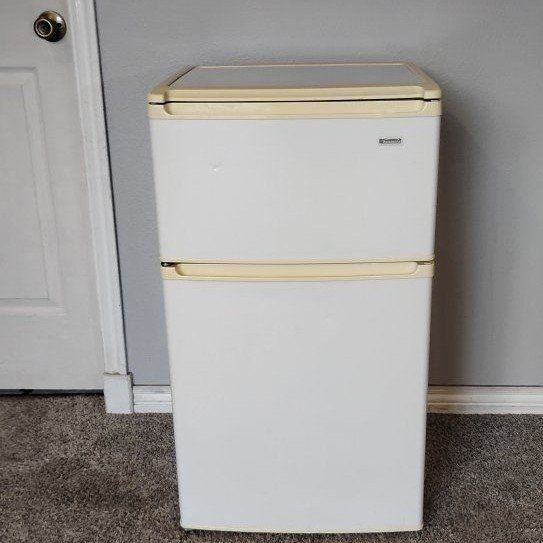Kenmore mini small freezer top fridge works excellent