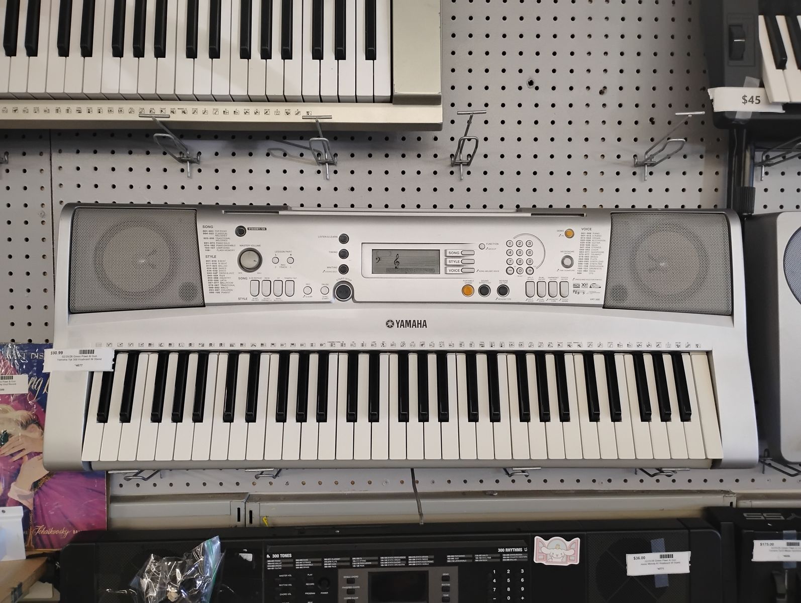 Yamaha YPT-300 61-key Portable Keyboard