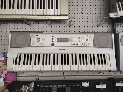 Yamaha YPT-300 61-key Portable Keyboard