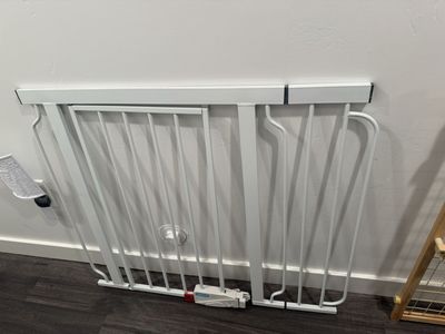 Regalo Walk Through Baby Gate