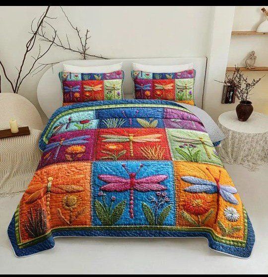 Queen/Full sized Bedspread, 2 Pillow Shams Vibrant Dragonfly Quilted Bedspread Set, 100% Polyester, Machine Washable. Cash/Venmo