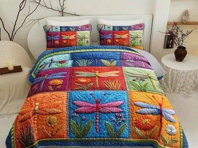 Queen/Full sized Bedspread, 2 Pillow Shams Vibrant Dragonfly Quilted Bedspread Set, 100% Polyester, Machine Washable. Cash/Venmo