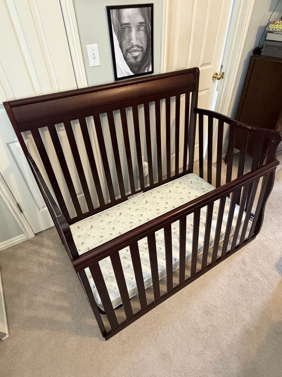 Dark Wood Convertible Baby Crib & Toddler Bed with Mattress