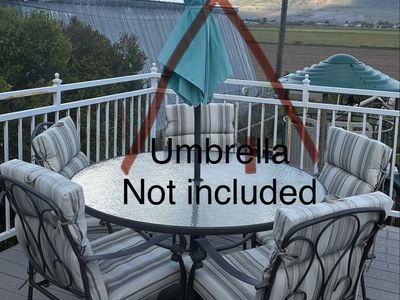 Aluminum round glass table/5 chairs - NO UMBRELLA