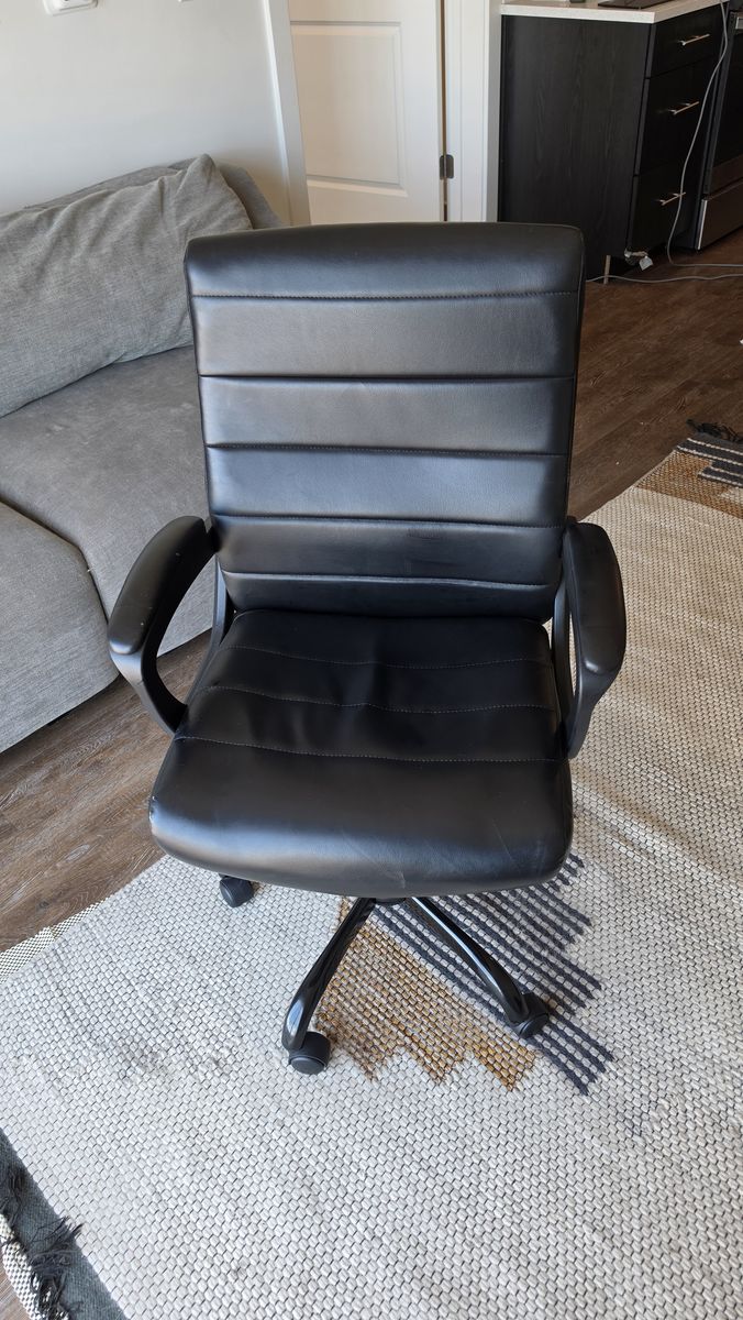 Black office chair