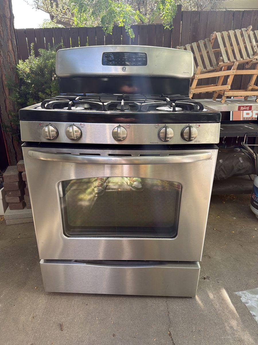 GE 5 Burner Gas Range - Convection Oven