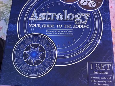 Astrology: Your Guide to the Zodiac Kit - Books Cards & Charms