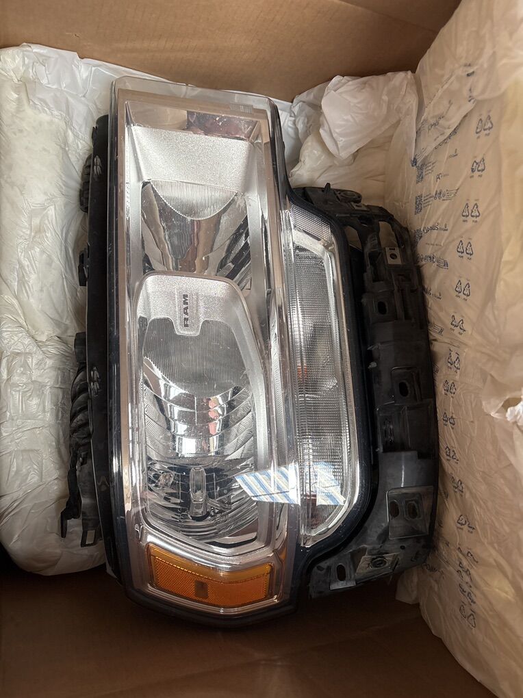 2020 Ram 2500 Cummins Right Headlight