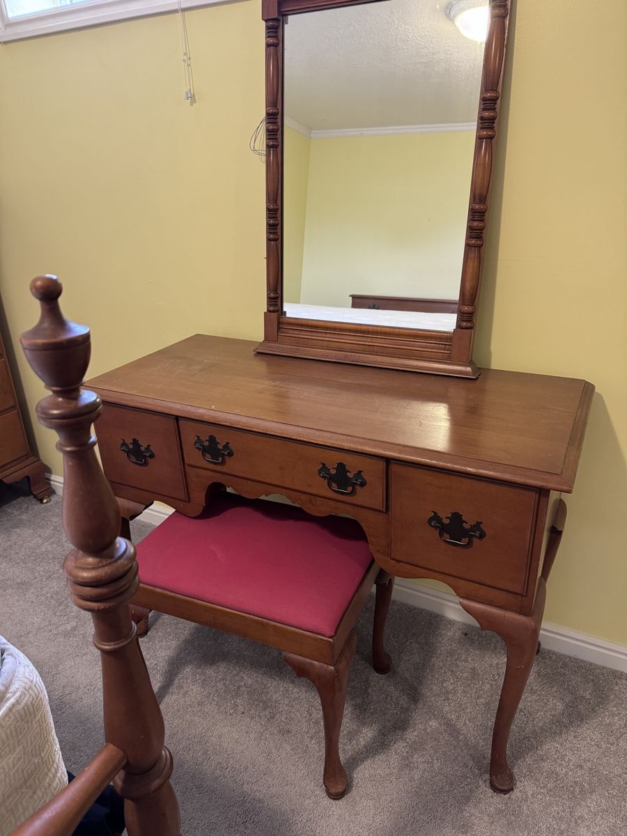 Vintage Cherry Wood Vanity with Mirror and Bench - 3 Drawers, Cabriole Legs