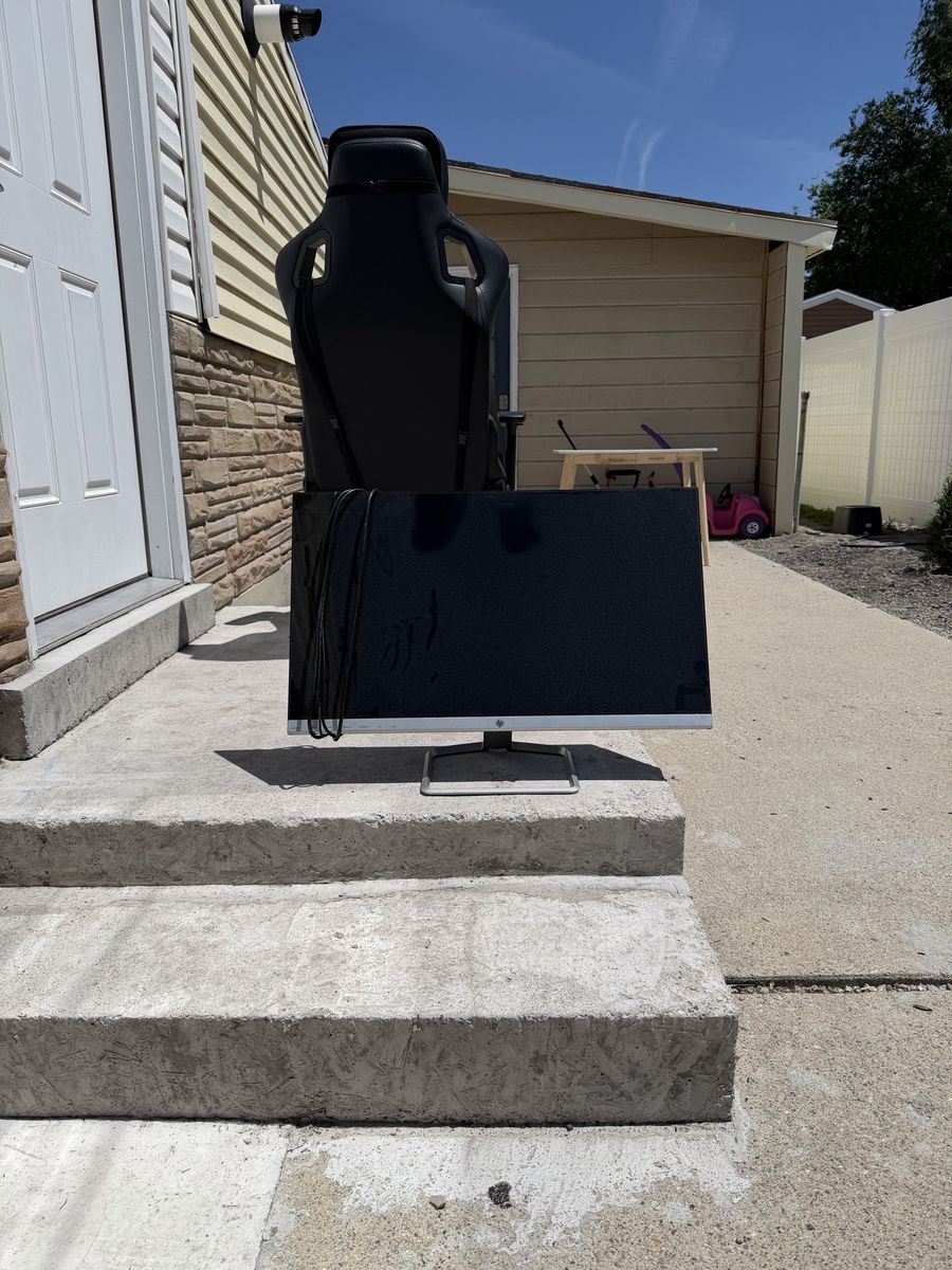 32” HP Monitor – Great Condition – $80