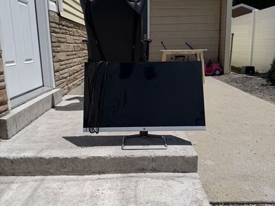 32” HP Monitor – Great Condition – $80
